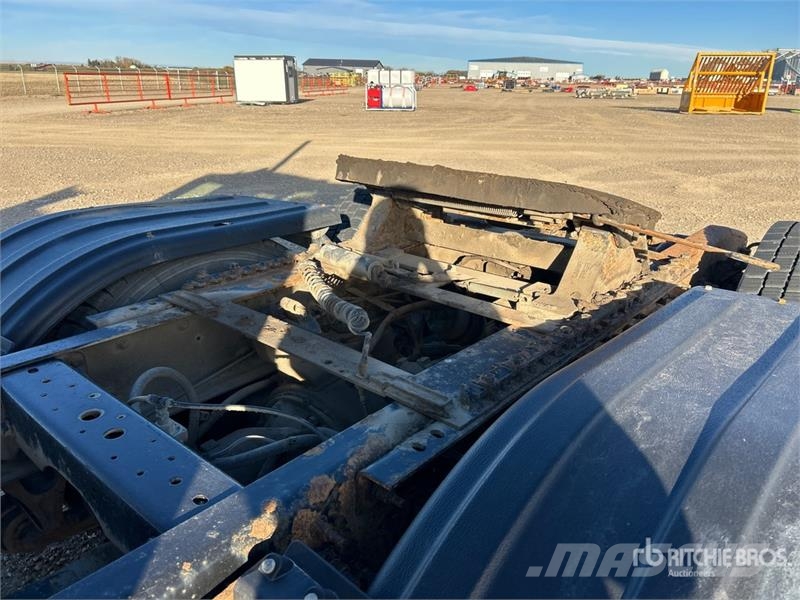 International ProStar 6x4 T/A Day Cab Truck Tractor (Inoperable) وحدات الجر