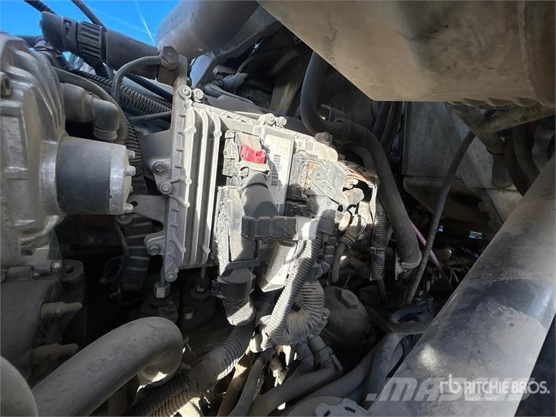 International ProStar 6x4 T/A Day Cab Truck Tractor (Inoperable) وحدات الجر