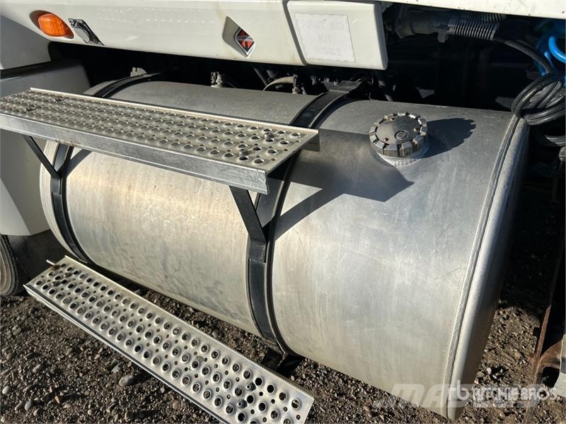 International ProStar 6x4 T/A Day Cab Truck Tractor (Inoperable) وحدات الجر