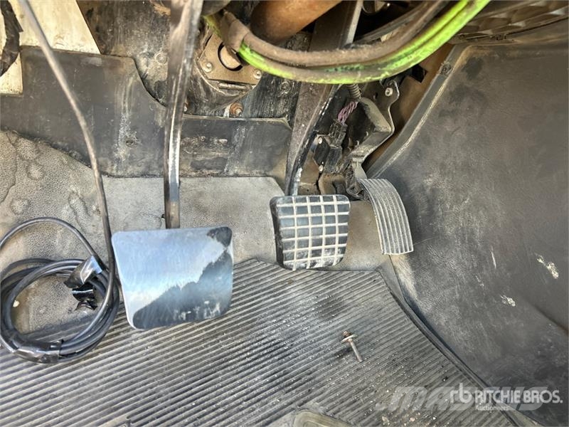 International ProStar 6x4 T/A Day Cab Truck Tractor (Inoperable) وحدات الجر