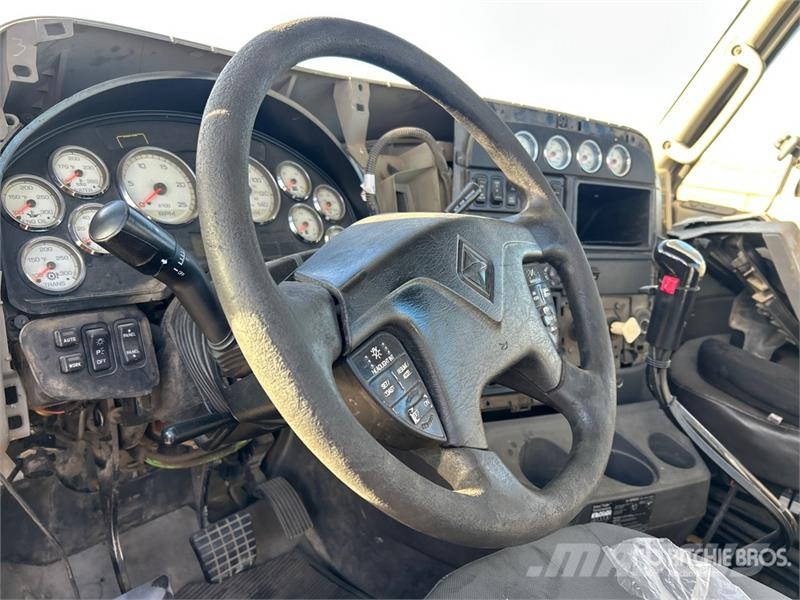 International ProStar 6x4 T/A Day Cab Truck Tractor (Inoperable) وحدات الجر
