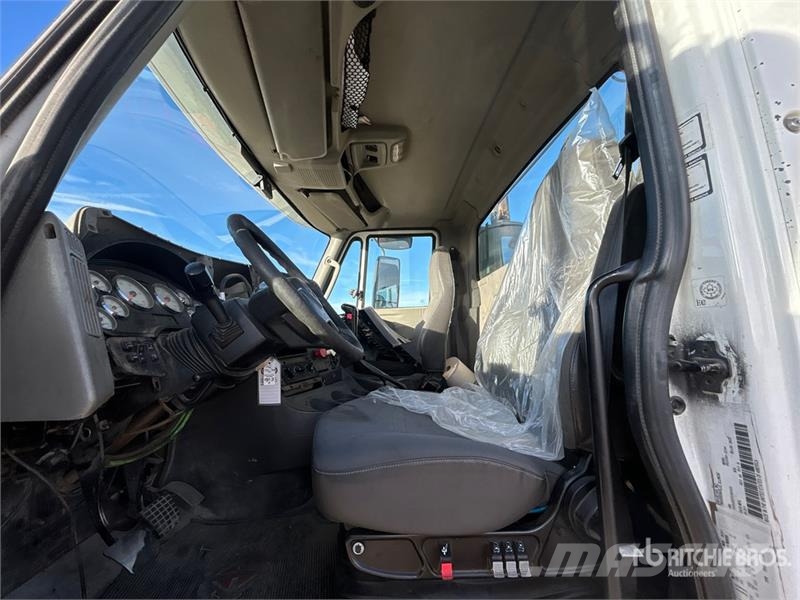 International ProStar 6x4 T/A Day Cab Truck Tractor (Inoperable) وحدات الجر