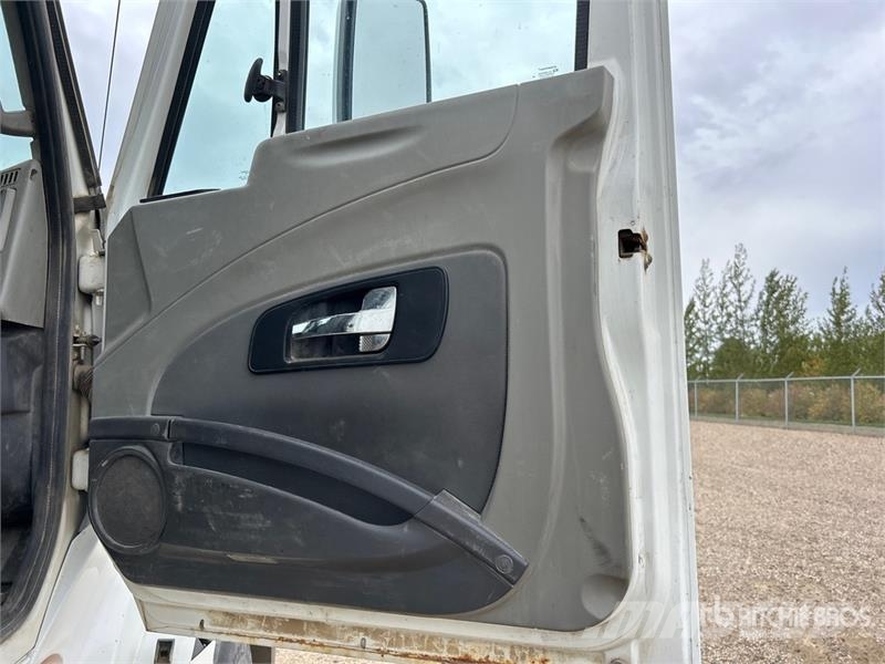 International ProStar + 6x4 T/A Day Cab Truck Tractor Vilcēji