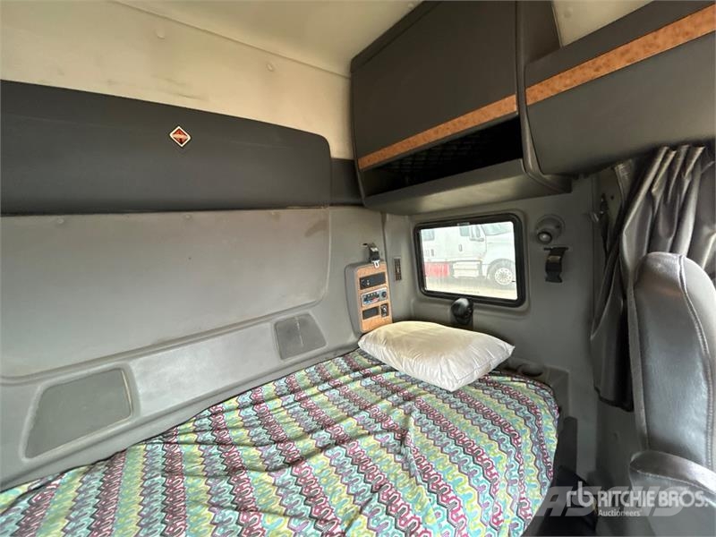 International ProStar+ 122 6x4 T/A Sleeper Truck Tractor Vilcēji