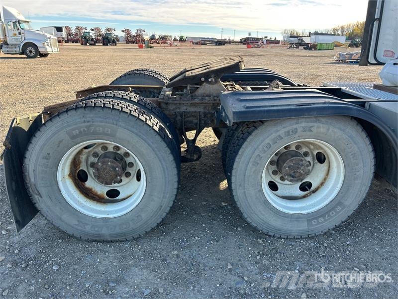 International ProStar 6x4 T/A Day Cab Truck Tractor (Inoperable) وحدات الجر
