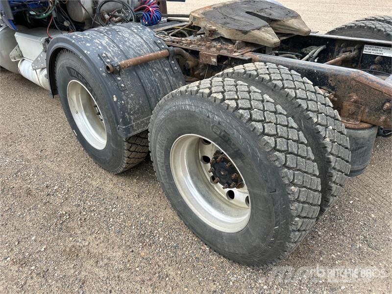 International ProStar+ 122 6x4 T/A Sleeper Truck Tractor Vilcēji