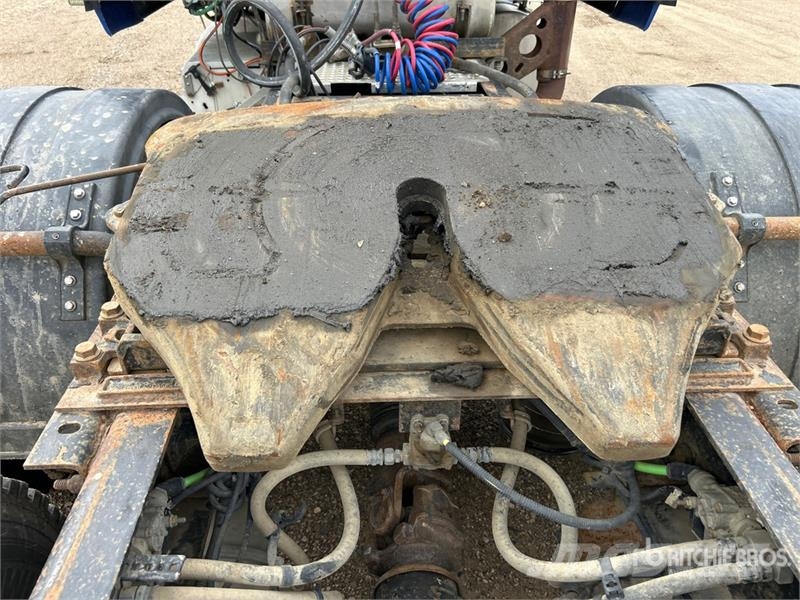 International ProStar+ 122 6x4 T/A Sleeper Truck Tractor Vilcēji
