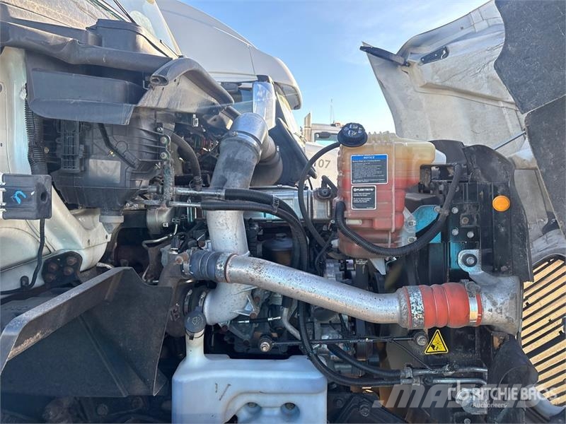 International RH613 6x4 T/A Day Cab Truck Tractor Седельные тягачи