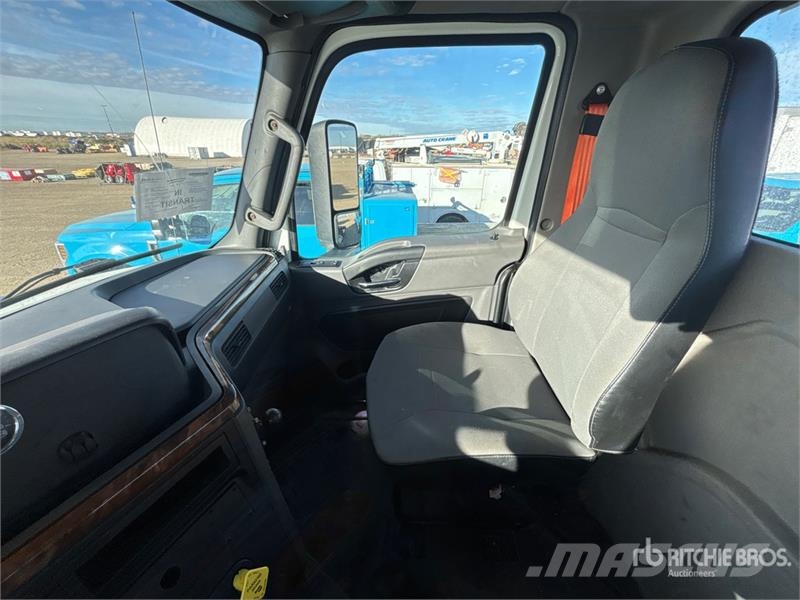 International RH613 6x4 T/A Day Cab Truck Tractor Седельные тягачи