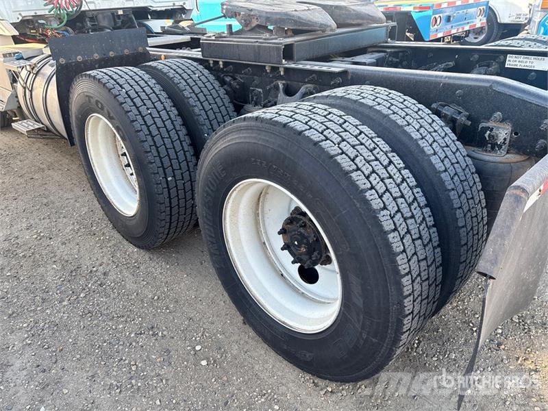 International RH613 6x4 T/A Day Cab Truck Tractor Седельные тягачи