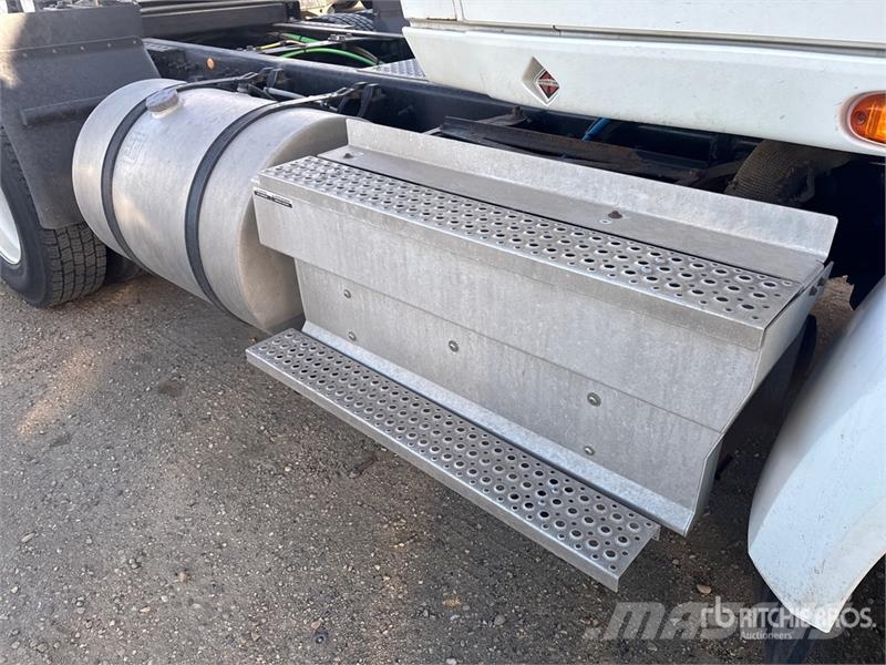 International RH613 6x4 T/A Day Cab Truck Tractor Седельные тягачи
