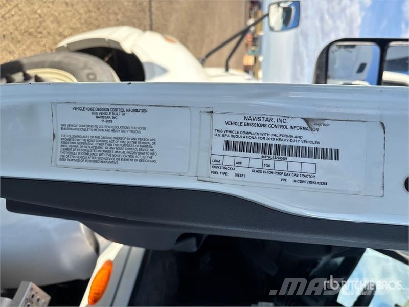 International RH613 6x4 T/A Day Cab Truck Tractor Седельные тягачи