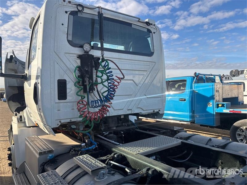 International RH613 6x4 T/A Day Cab Truck Tractor Седельные тягачи