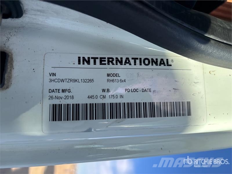 International RH613 6x4 T/A Day Cab Truck Tractor Седельные тягачи