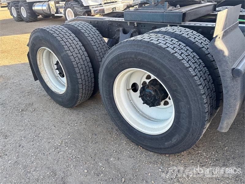 International RH613 6x4 T/A Day Cab Truck Tractor Седельные тягачи