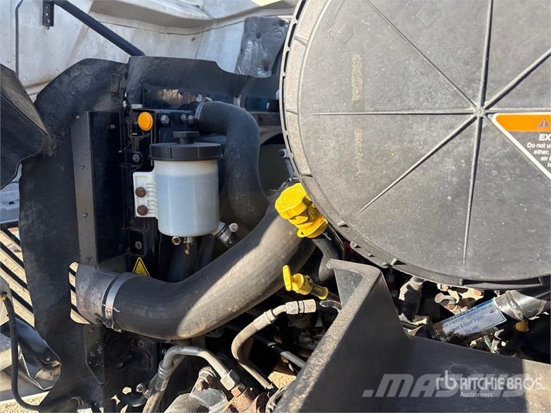 International RH613 6x4 T/A Day Cab Truck Tractor Седельные тягачи