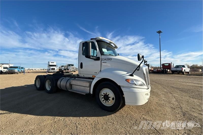 International RH613 6x4 T/A Day Cab Truck Tractor Седельные тягачи