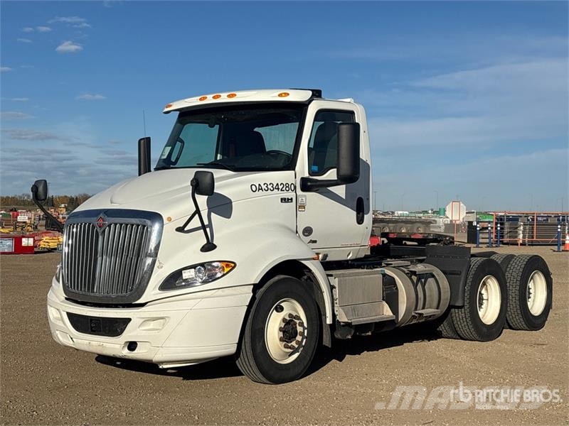 International RH613 6x4 T/A Day Cab Truck Tractor Седельные тягачи