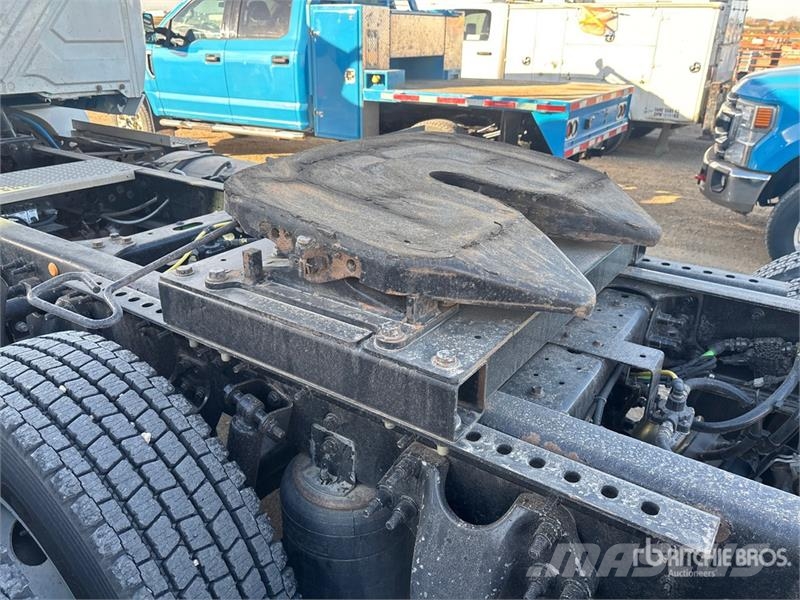 International RH613 6x4 T/A Day Cab Truck Tractor Седельные тягачи