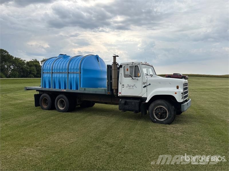 International S2500 6x4 Water Flatbed Truck شاحنات مسطحة/مفصلية الجوانب