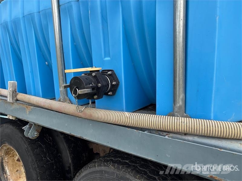 International S2500 6x4 Water Flatbed Truck شاحنات مسطحة/مفصلية الجوانب