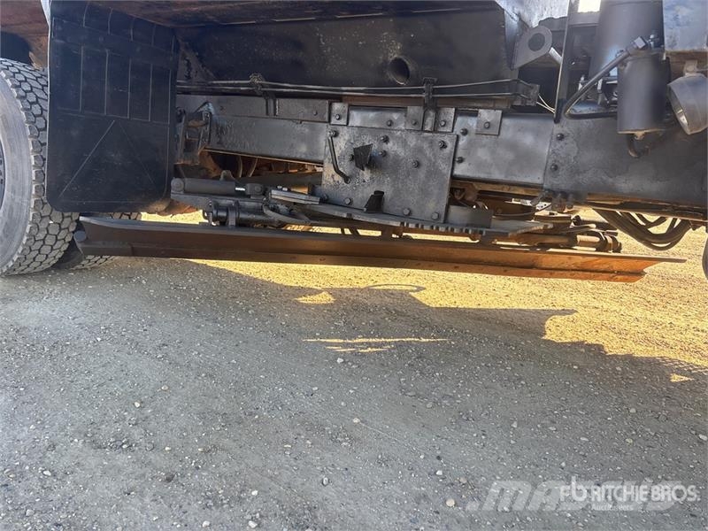 International SA 495 4x2 Plow Snow Plow Truck Komunalna vozila