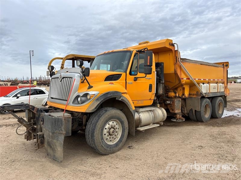 International Snow Plow Truck Комбинированные дорожные машины