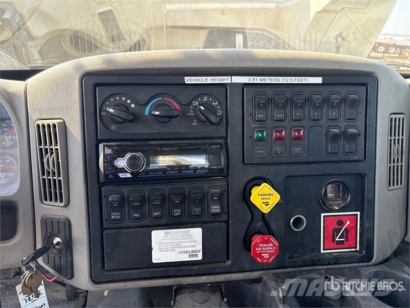 International Terex Commander C6060 on International Workstar 7 Mobiele Boorinstallatie
