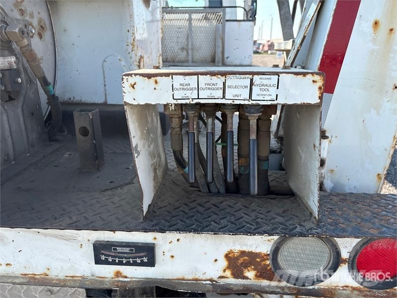 International Terex Commander C6060 on International Workstar 7 Mobiele Boorinstallatie