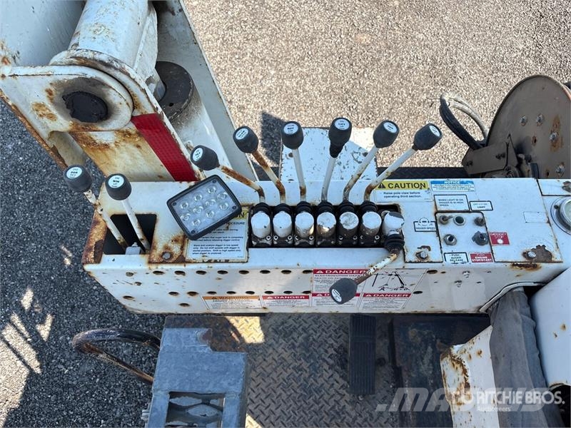 International Terex Commander C6060 on International Workstar 7 Mobiele Boorinstallatie
