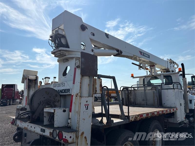 International Terex Commander C6060 on International Workstar 7 Mobiele Boorinstallatie