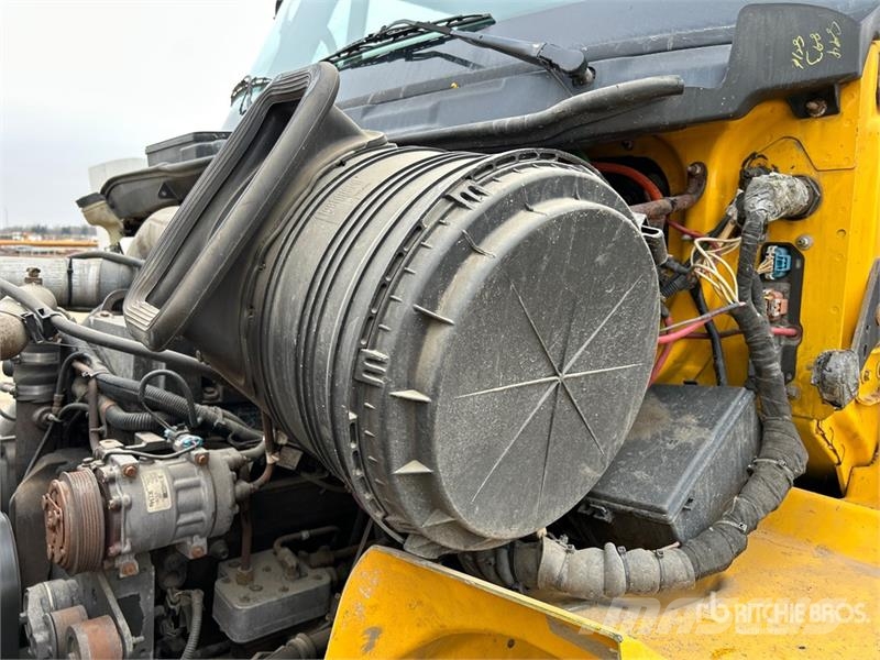International TranStar 8600 Truck Tractor Units