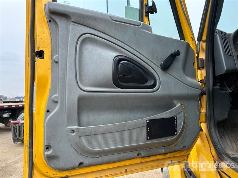 International TranStar 8600 Truck Tractor Units