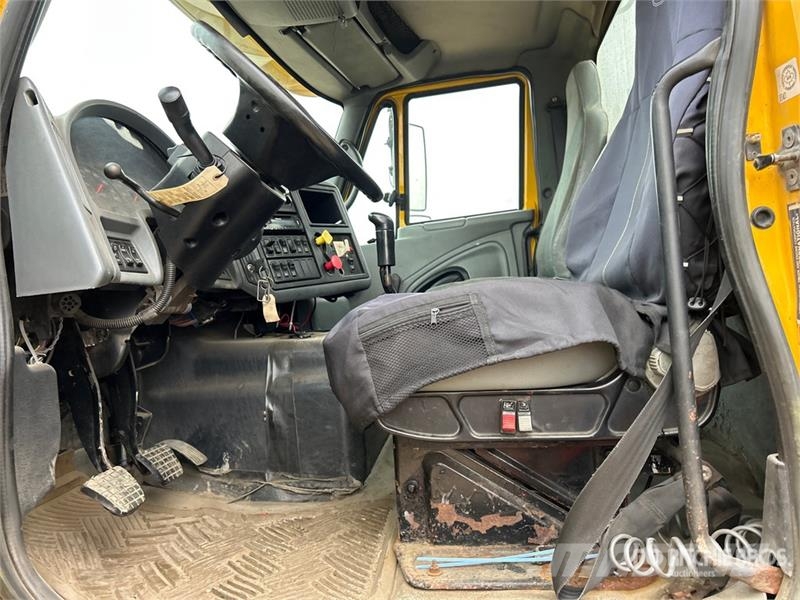 International TranStar 8600 Truck Tractor Units