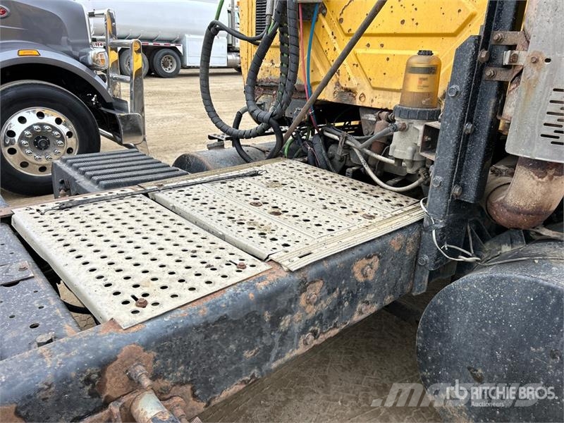 International TranStar 8600 Truck Tractor Units