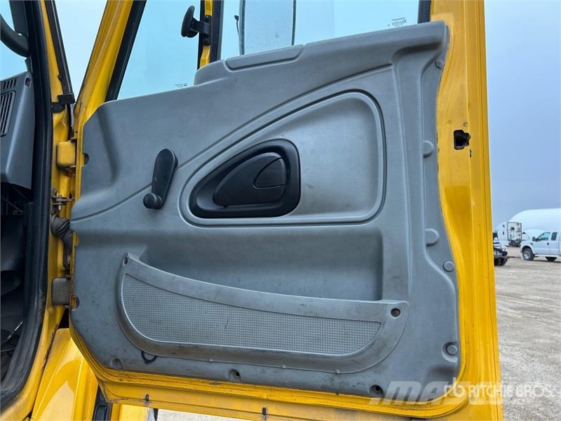 International TranStar 8600 Truck Tractor Units