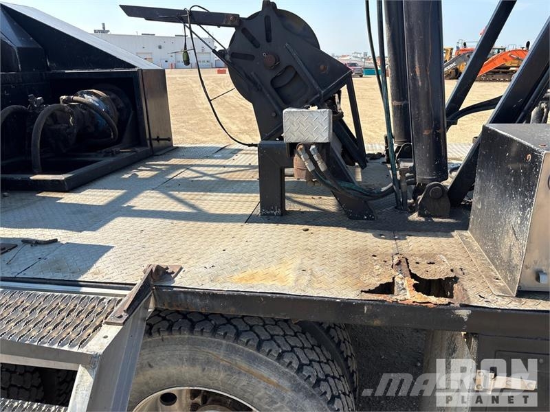 International Workstar 7400 6x4 Wireline Logging Truck Equipamiento para el procesado