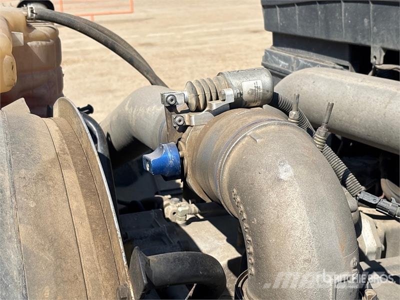 International WorkStar 7600 6x4 Cab and Chassis (Inoperable) Кабини