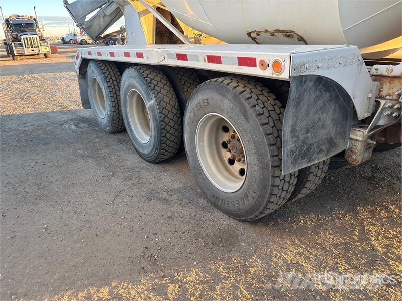 International WorkStar 7600 8x6 Mixer Truck Betooniveokid