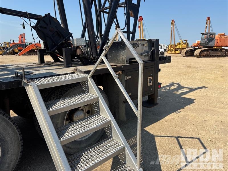 International Workstar 7400 6x4 Wireline Logging Truck Equipamiento para el procesado