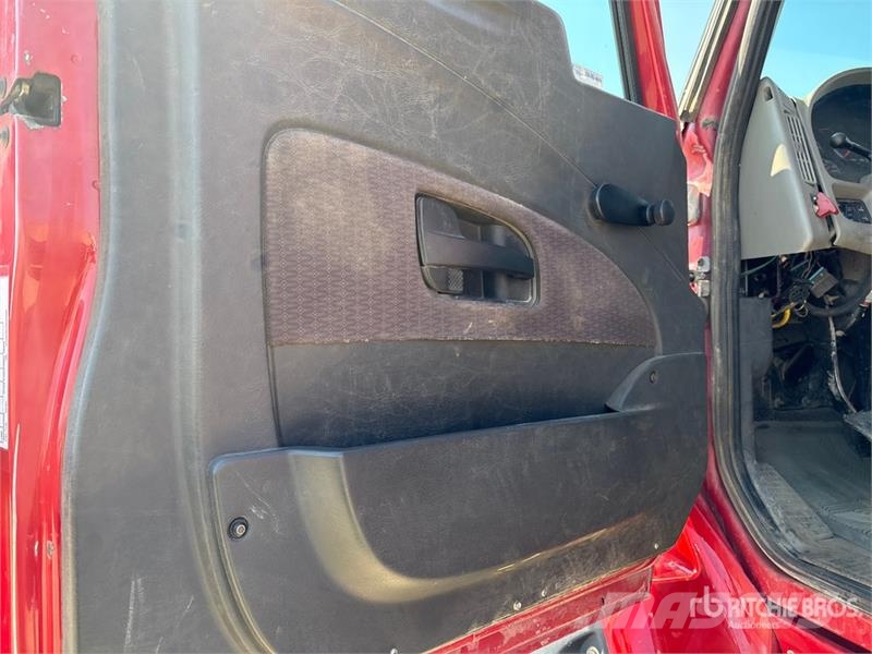 International WorkStar 7600 6x4 Cab and Chassis (Inoperable) Кабини