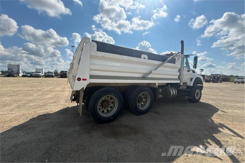International WorkStar 7600 Camiones bañeras basculantes o volquetes