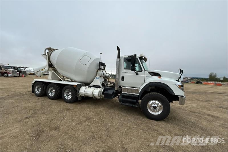 International WorkStar 7600 8x6 Mixer Truck Betonmischer