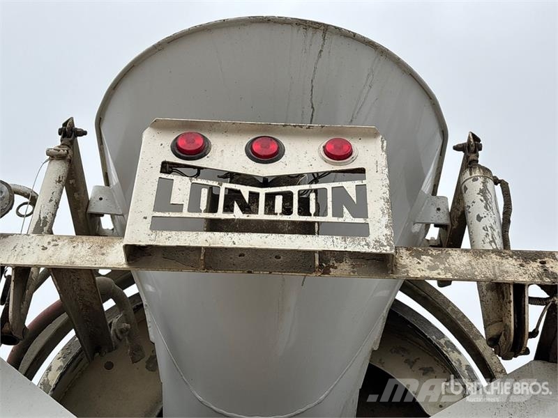 International WorkStar 7600 8x6 Mixer Truck Betonmischer