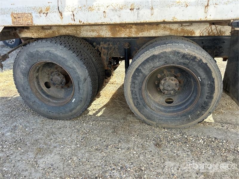International WorkStar 7600 Tipper trucks