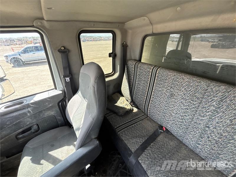 International WorkStar 7500 Extended Cab 6x4 Van Truck Box trucks