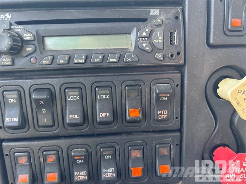 International Workstar 7400 6x4 Wireline Logging Truck Equipamiento para el procesado