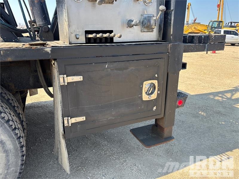 International Workstar 7400 6x4 Wireline Logging Truck Equipamiento para el procesado