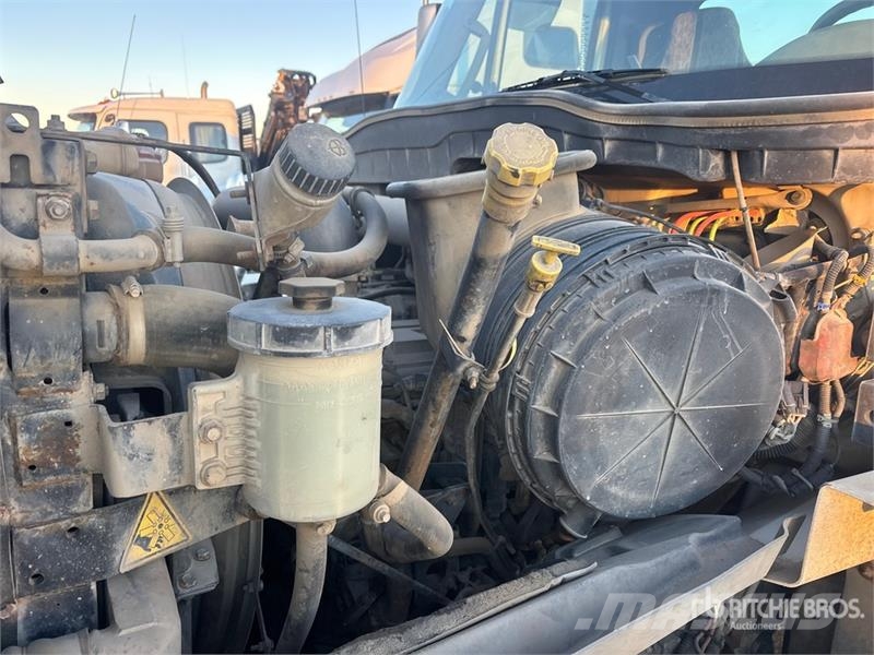 International WorkStar 7600 8x6 Mixer Truck Betooniveokid