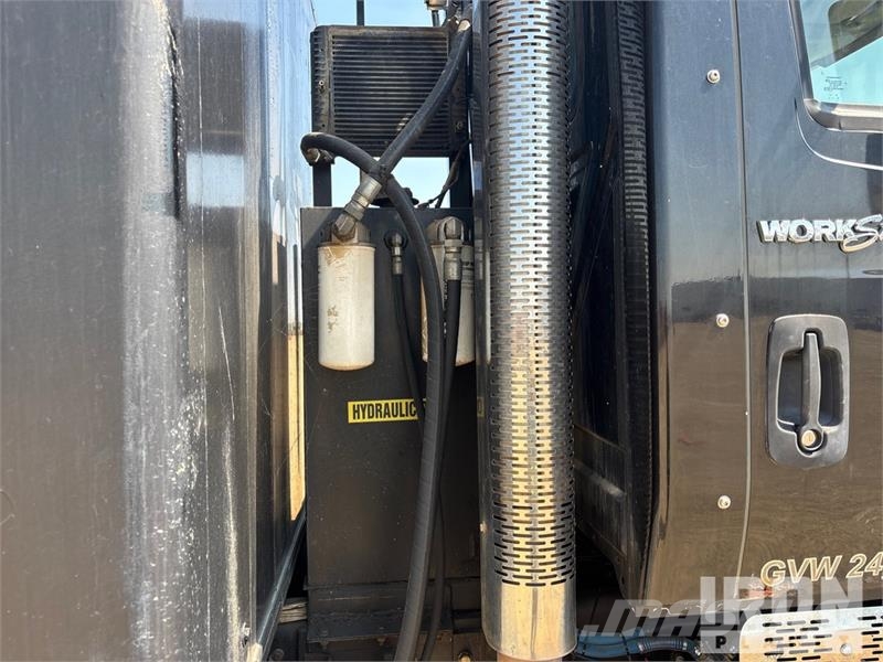 International Workstar 7400 6x4 Wireline Logging Truck Equipamiento para el procesado